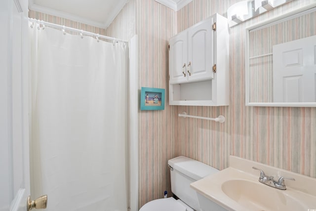 full bath with toilet, a sink, ornamental molding, a shower with curtain, and wallpapered walls