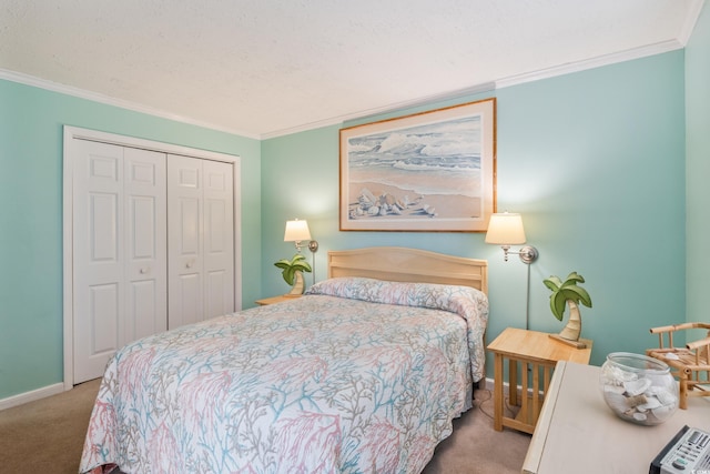 bedroom featuring baseboards, carpet floors, a closet, and crown molding