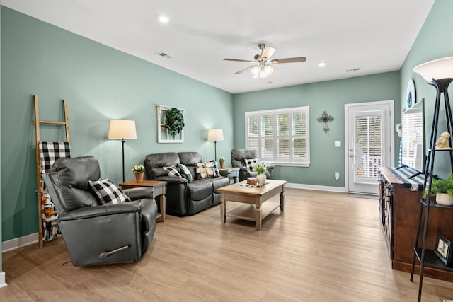 living room with recessed lighting, visible vents, light wood-style floors, ceiling fan, and baseboards