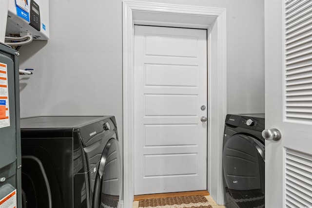 washroom featuring laundry area and independent washer and dryer