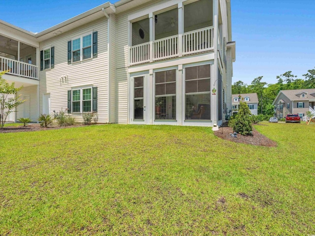 back of house featuring a lawn