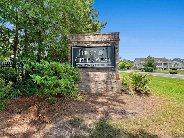 community sign with a lawn