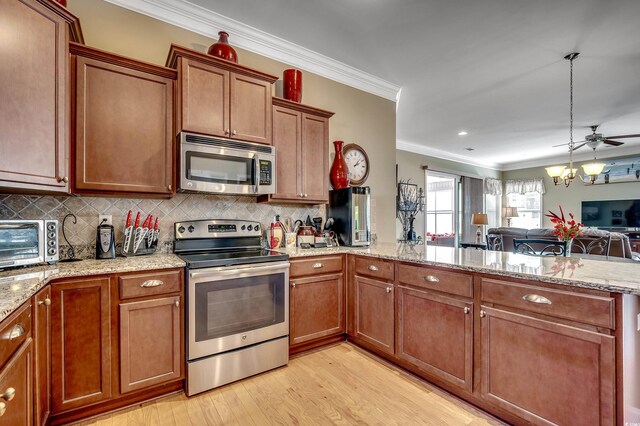 kitchen featuring crown molding, stainless steel appliances, backsplash, open floor plan, and a peninsula