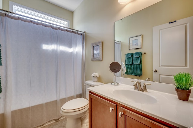 bathroom featuring shower / tub combo with curtain, vanity, and toilet