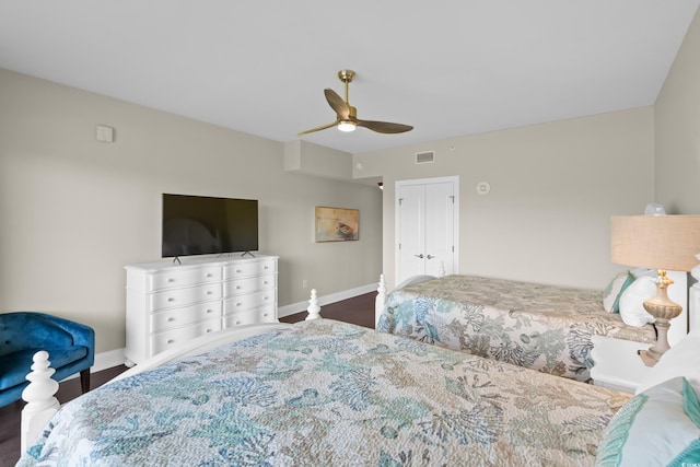 bedroom featuring baseboards and ceiling fan