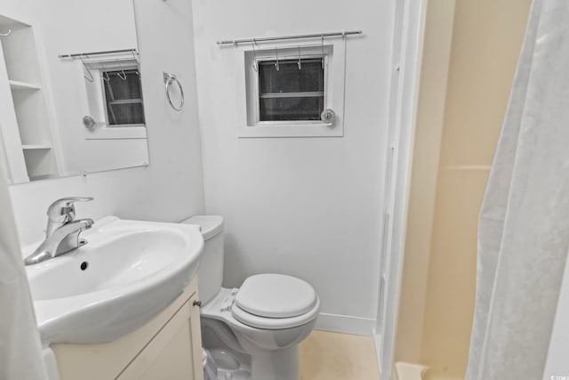 bathroom featuring vanity, toilet, and a shower with curtain