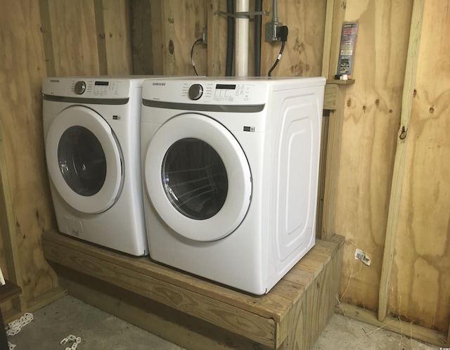 laundry room with laundry area and washing machine and dryer