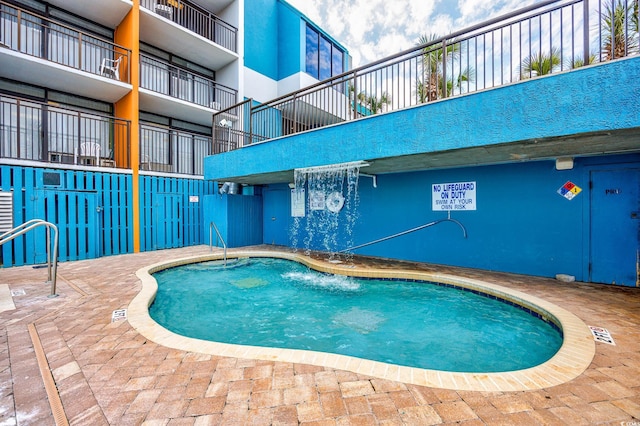 view of swimming pool