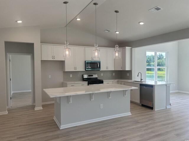 360 Kapalua Loop, Little River, SC 29566 - kitchen featuring stainless steel appliances, a sink, a peninsula, white cabinets, and light countertops