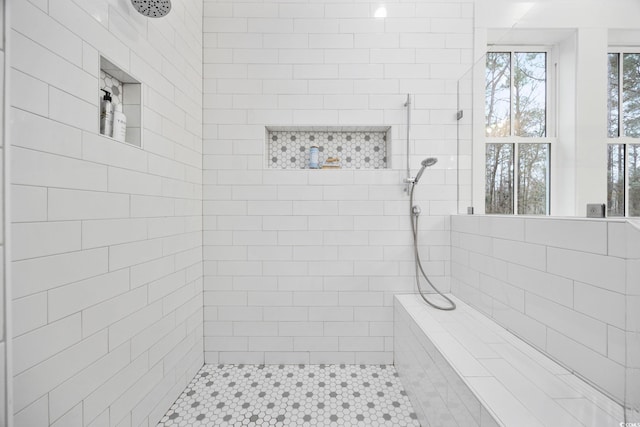 bathroom featuring tiled shower