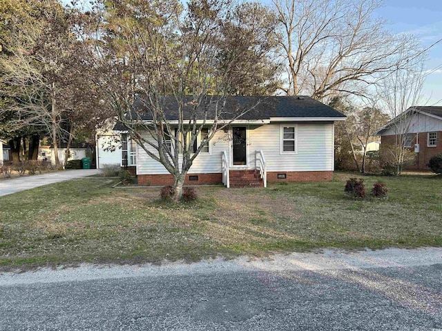 view of front of property featuring a shingled roof, a front lawn, a garage, crawl space, and driveway