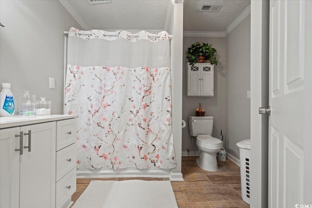 full bathroom with visible vents, toilet, curtained shower, a textured ceiling, and crown molding