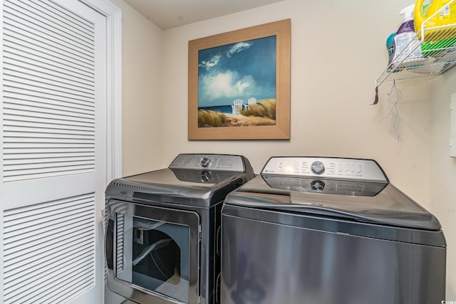 washroom featuring laundry area and washing machine and clothes dryer