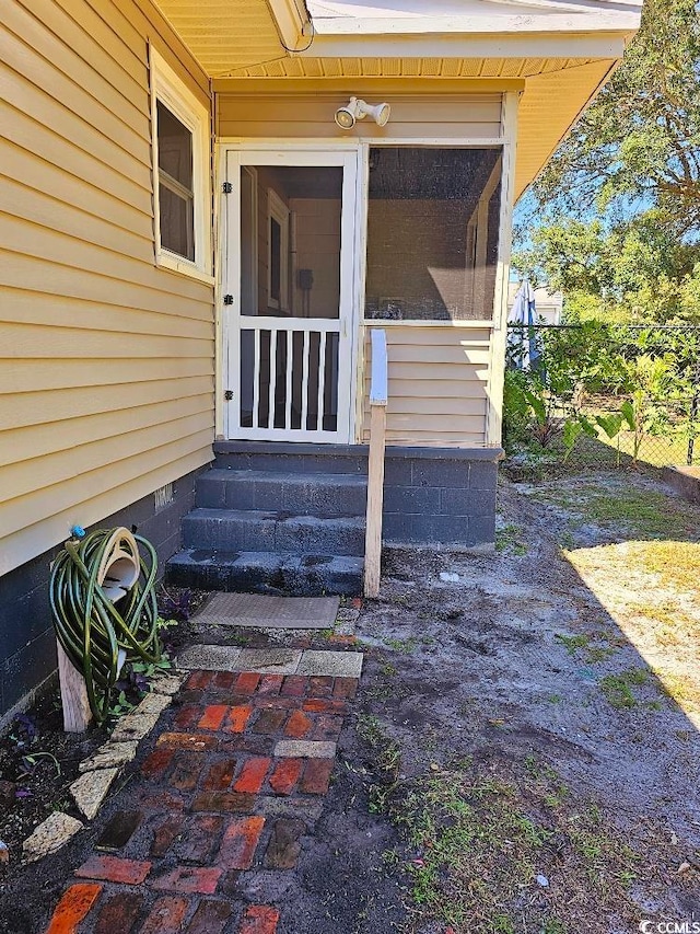 entrance to property with crawl space