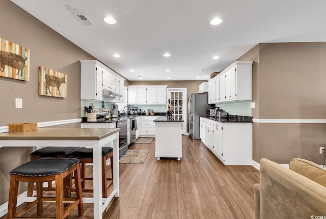 kitchen featuring visible vents, light wood-style flooring, stainless steel appliances, white cabinetry, and recessed lighting