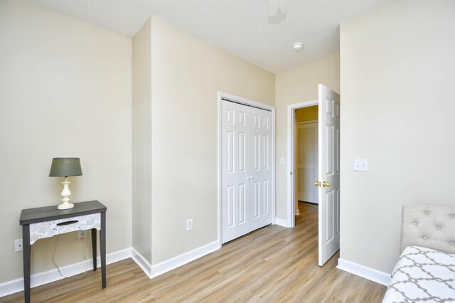 5801 Oyster Catcher Dr Unit 723, North Myrtle Beach, SC 29582 - bedroom featuring baseboards, a ceiling fan, light wood-style flooring, and a closet