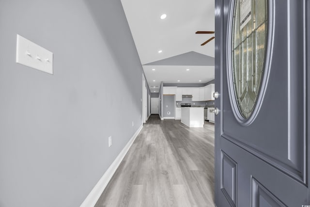 foyer featuring light wood-style flooring, recessed lighting, a ceiling fan, and baseboards