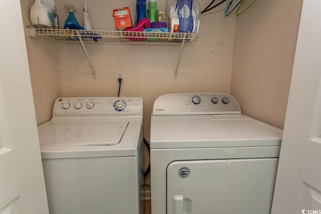 washroom featuring laundry area and independent washer and dryer
