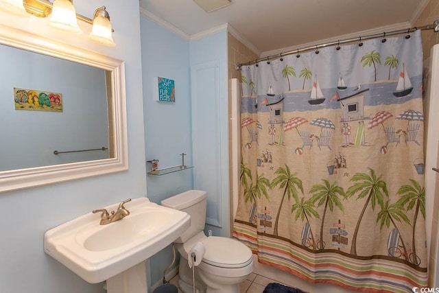 full bath with tile patterned flooring, toilet, a sink, a shower with curtain, and crown molding