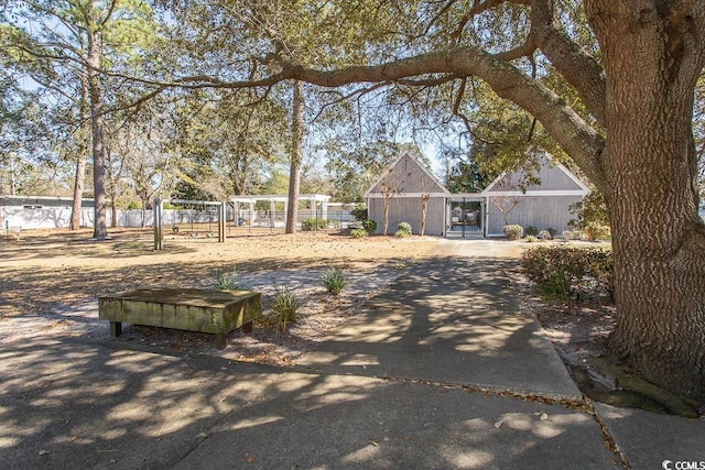 view of front facade featuring fence