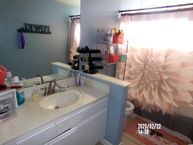 full bath featuring toilet, a shower with curtain, and vanity