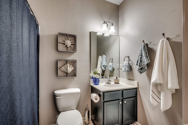 full bathroom featuring toilet, vanity, and a shower with curtain