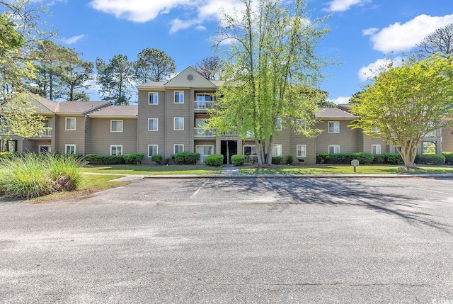 view of front of property with uncovered parking