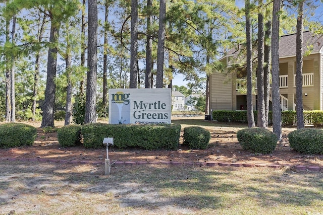 view of community / neighborhood sign