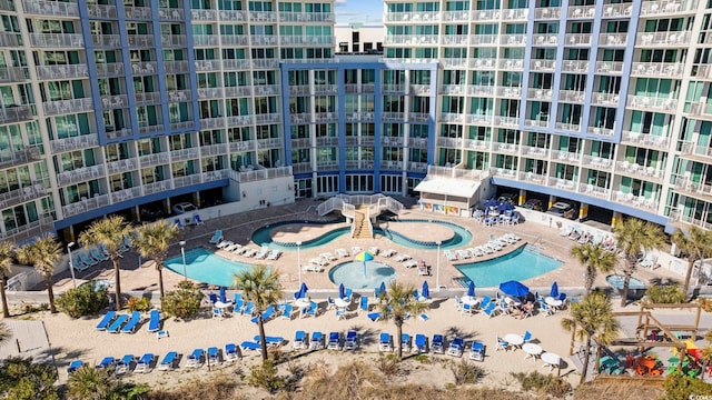 view of swimming pool