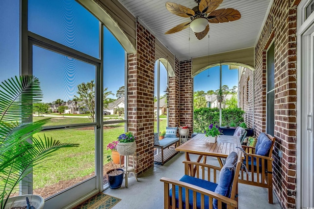 sunroom / solarium with outdoor lounge area and a ceiling fan