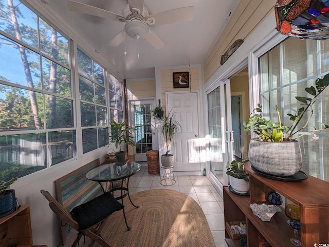 sunroom featuring ceiling fan