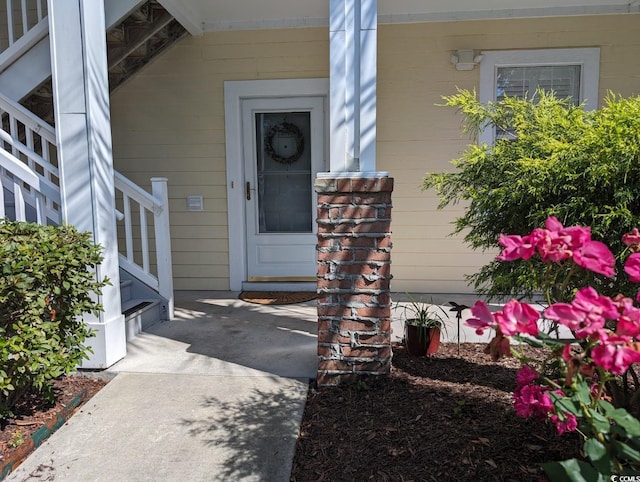 property entrance with covered porch