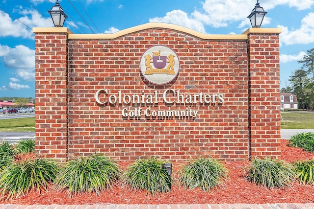view of community / neighborhood sign