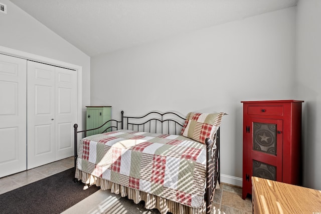 3516 Queens Harbour Blvd, Myrtle Beach, SC 29588 - bedroom featuring vaulted ceiling and a closet