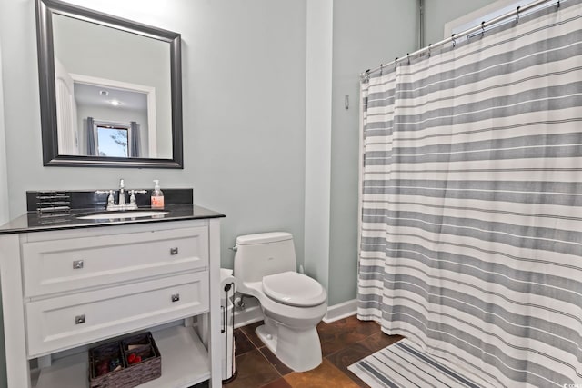 bathroom with tile patterned flooring, a shower with shower curtain, vanity, and toilet