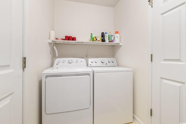 laundry room with laundry area, independent washer and dryer, and baseboards