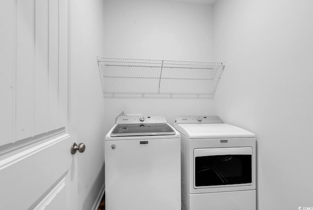 laundry room featuring laundry area and independent washer and dryer