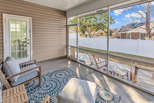 sunroom / solarium featuring a ceiling fan