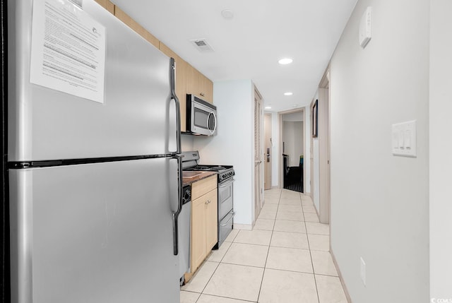 kitchen featuring visible vents, dark countertops, light tile patterned flooring, stainless steel appliances, and recessed lighting