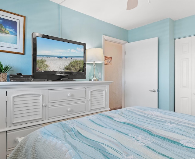 bedroom featuring ceiling fan