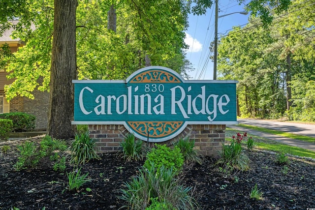 view of community / neighborhood sign