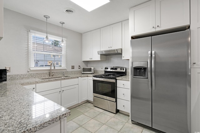 kitchen with visible vents, a sink, stainless steel appliances, under cabinet range hood, and white cabinetry