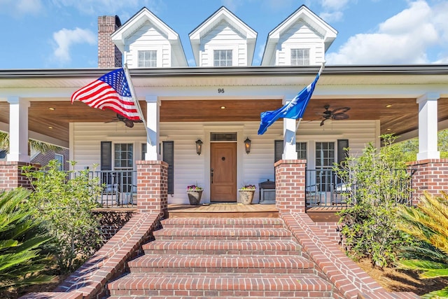 view of front facade featuring a ceiling fan and covered porch