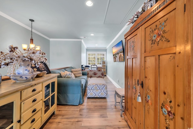 living area with recessed lighting, light wood-style flooring, attic access, ornamental molding, and baseboards