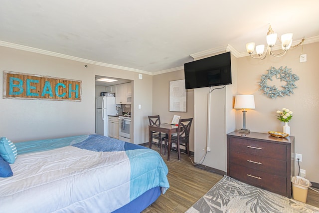 bedroom with baseboards, wood finished floors, freestanding refrigerator, crown molding, and a chandelier