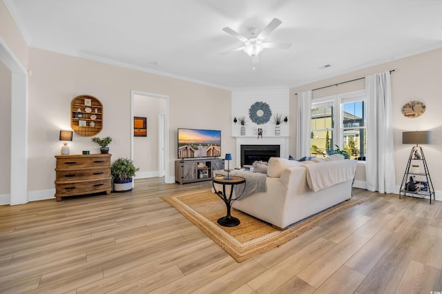 living room with crown molding and light wood-style flooring