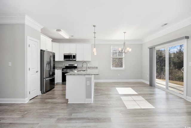 kitchen featuring crown molding, visible vents, appliances with stainless steel finishes, white cabinetry, and a sink