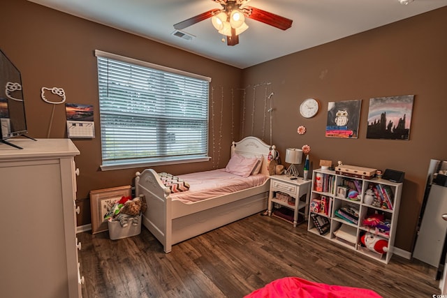 bedroom featuring wood finished floors, visible vents, and a ceiling fan