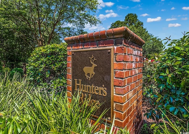 view of community / neighborhood sign