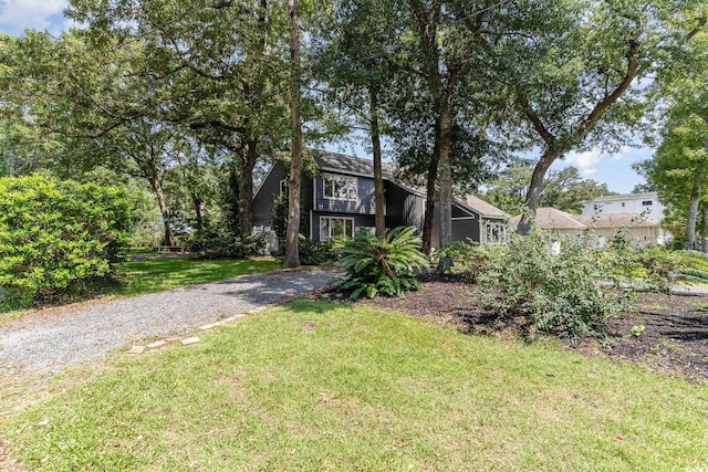 view of front of house with a front lawn